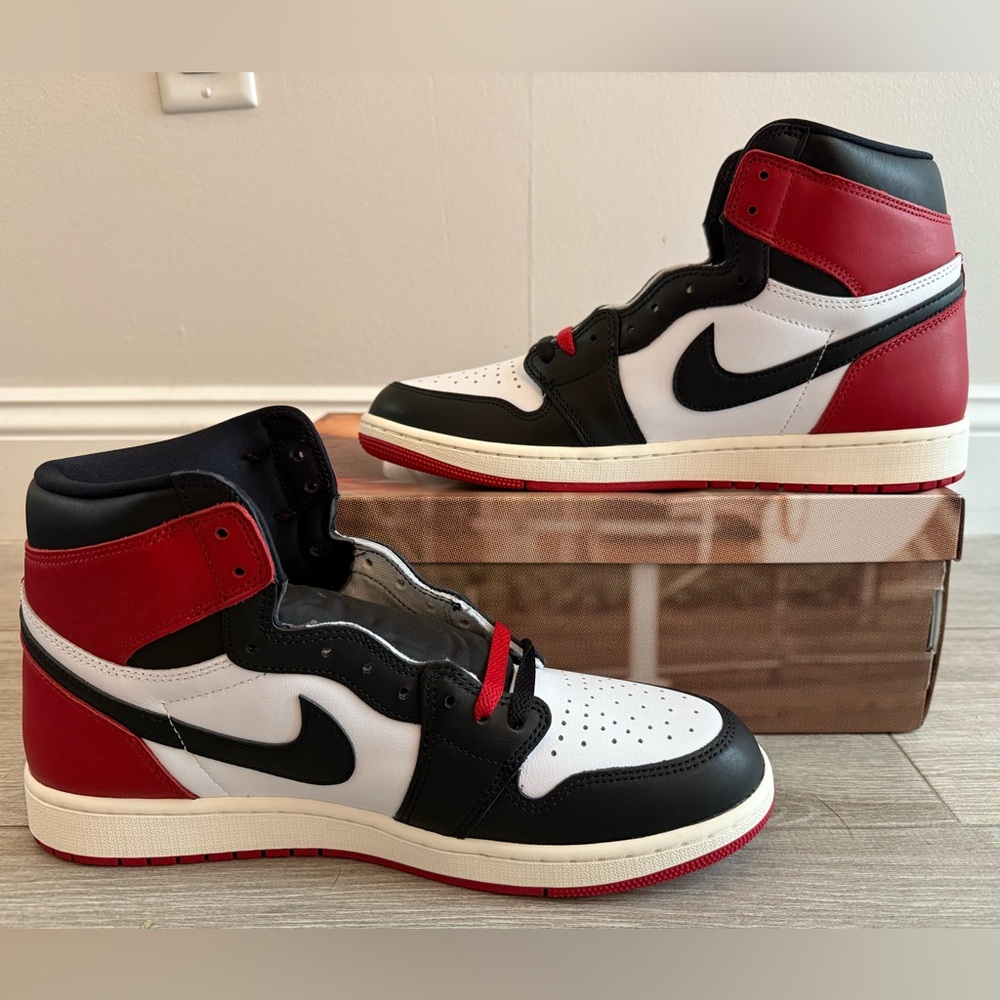 Jordan 1 Retro High OG Black Toe Reimagined DZ5485-106 Varsity Red White Sz 12 - Picture 2 of 11